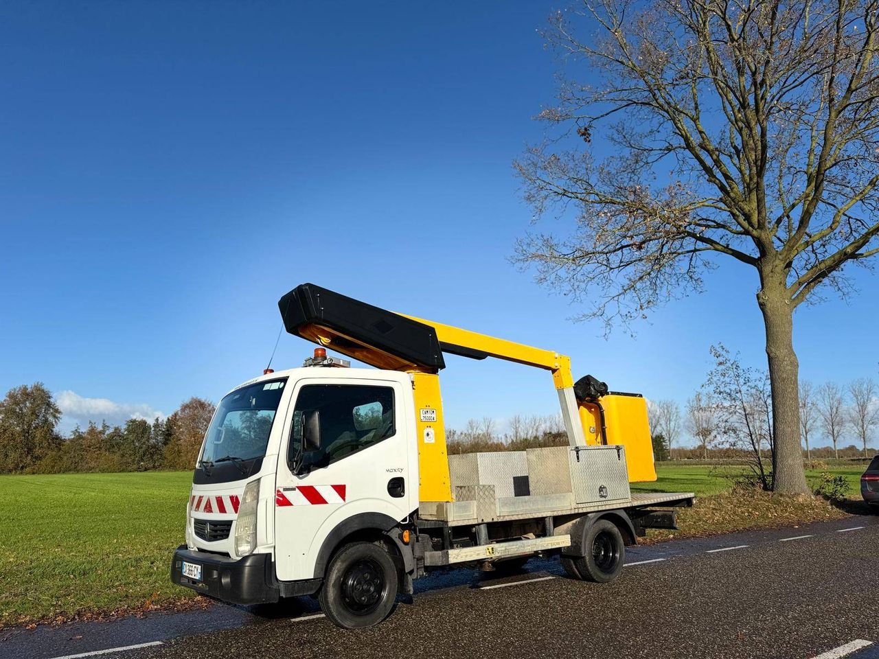 Truck mounted aerial platform Renault Maxity ET 30 LE Diesel 2012