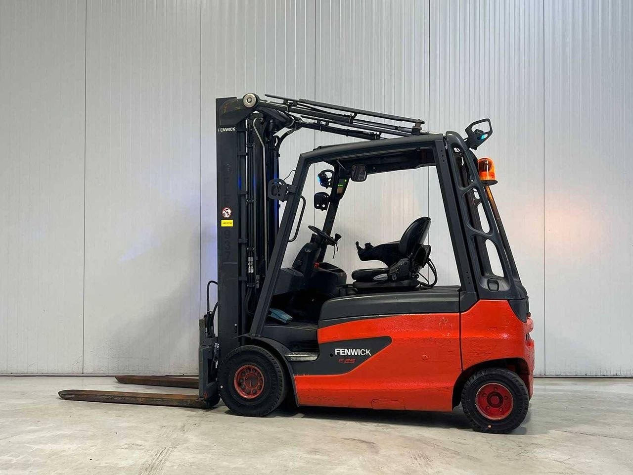 Forklift Linde E25L-01 Electric 2500kg 3.7m 2015