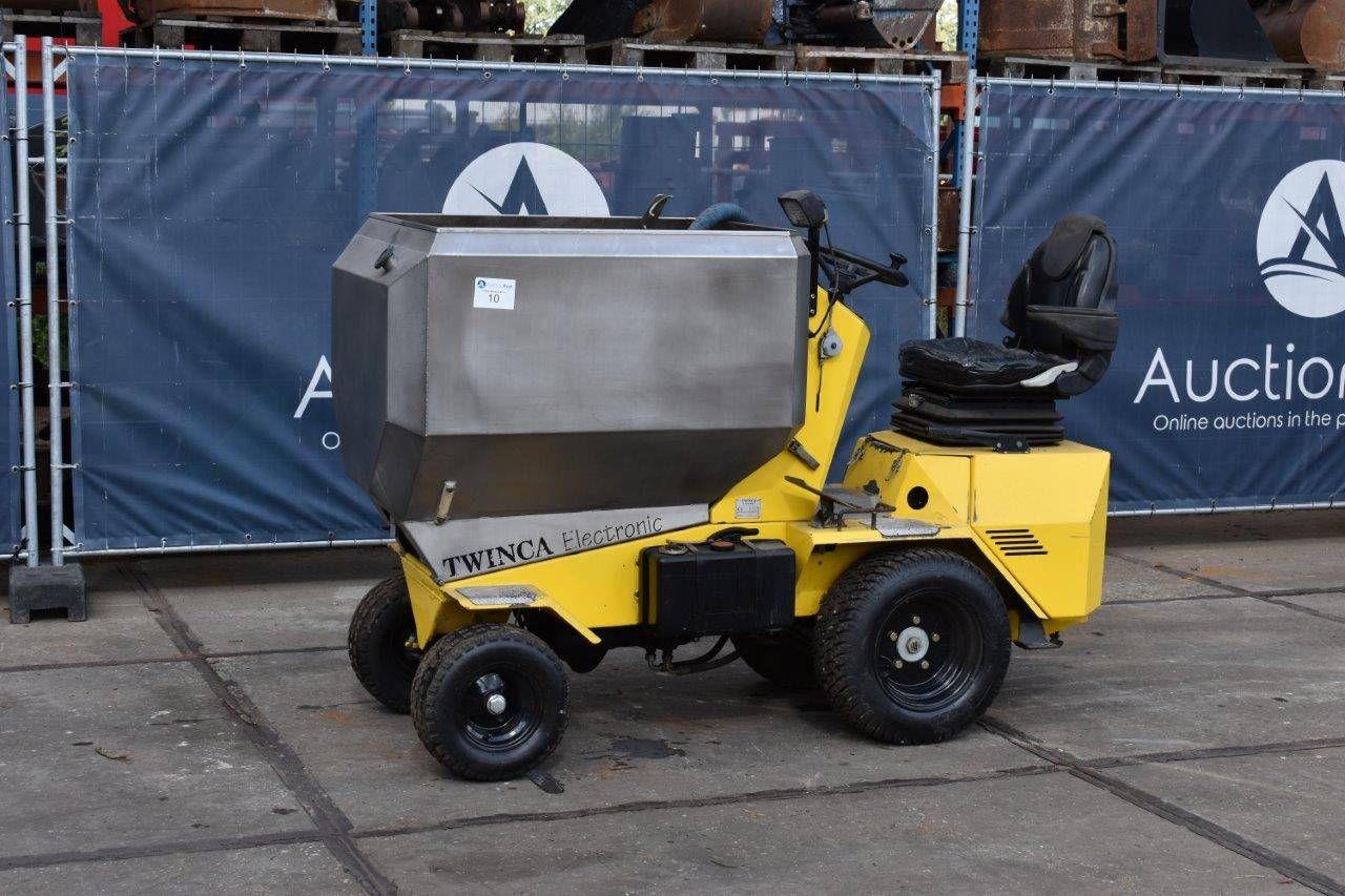 Twinca ADL Diesel feed wagon
