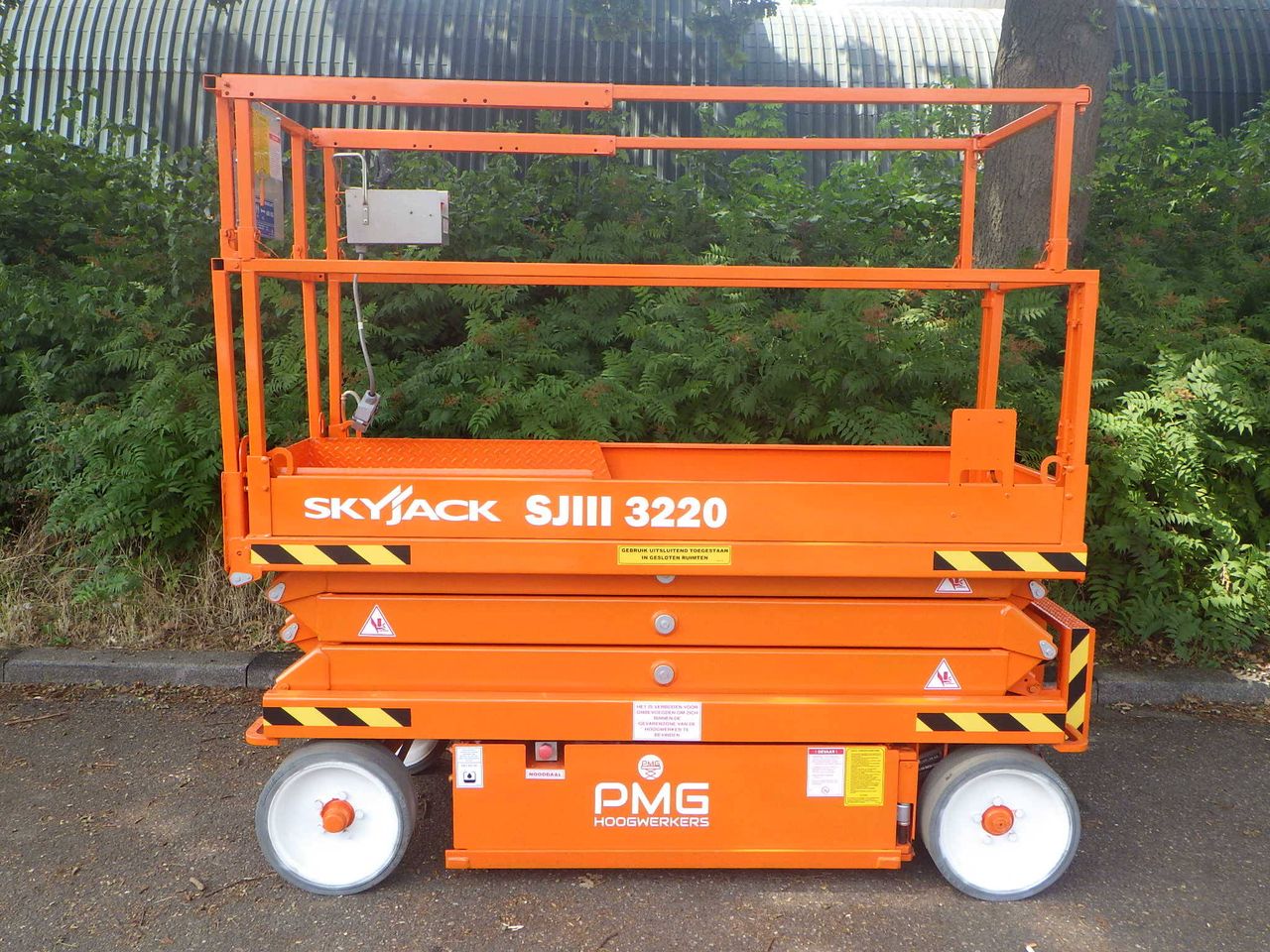 Scissor lift SkyJack SJ3220 Electric 8.09m 2015