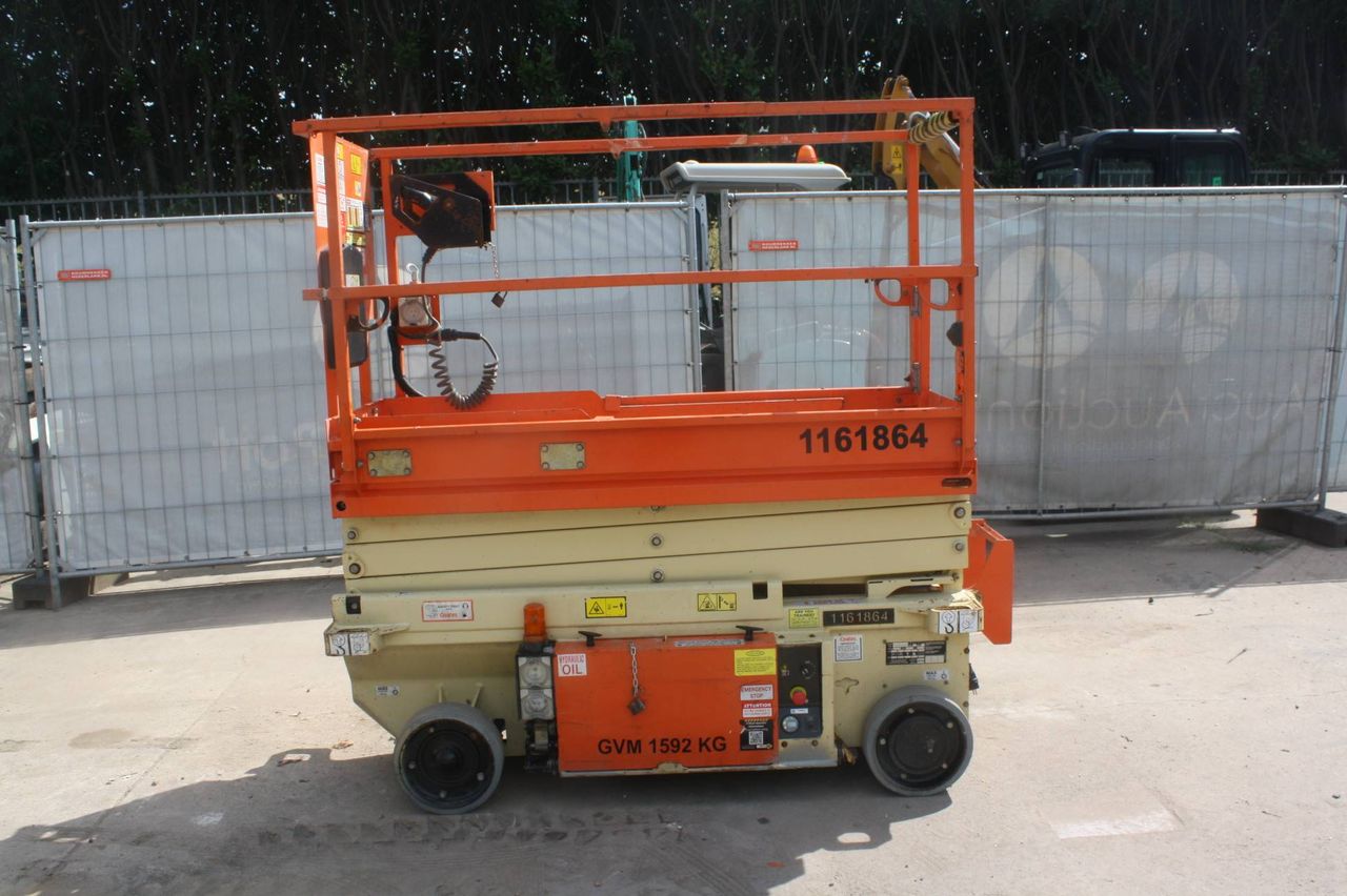 JLG R6 Electric Scissor Lift 7.64m 2015