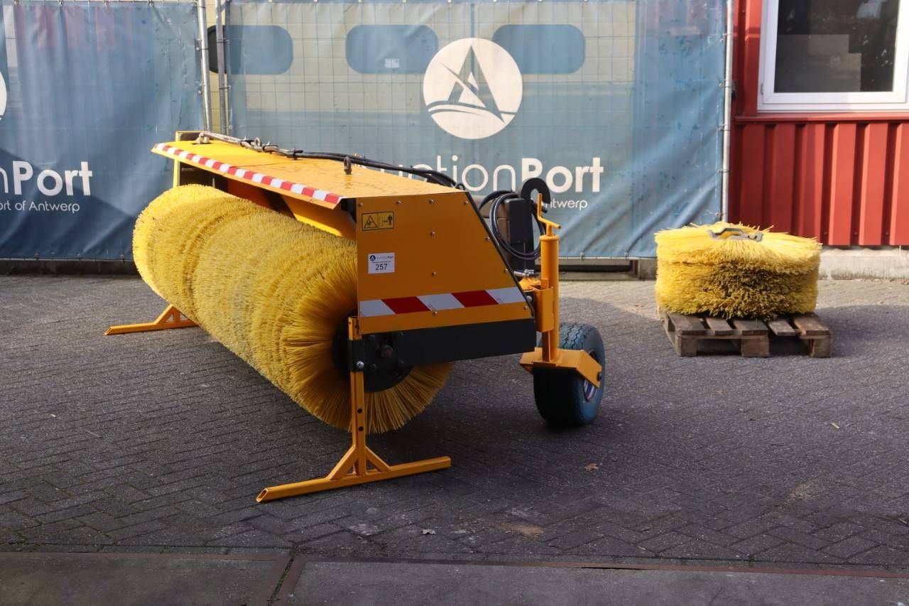 Volvo 305cm sweeping brush suitable for Volvo Shovel