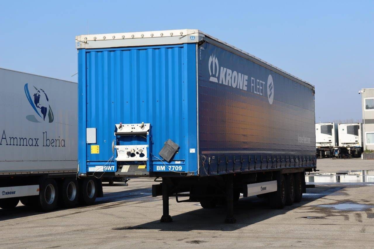 Sliding curtain semi-trailer Krone SD 2016