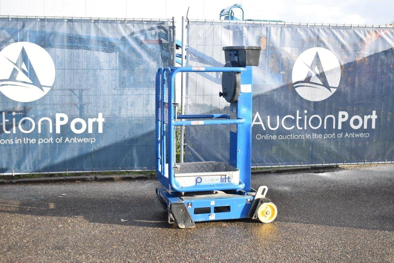 Mast lift Power Tower Pecolift Manual 3.5m
