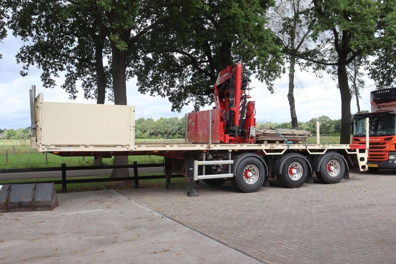 Flatbed Semi-trailer Floor 48000kg 2007 with loading crane