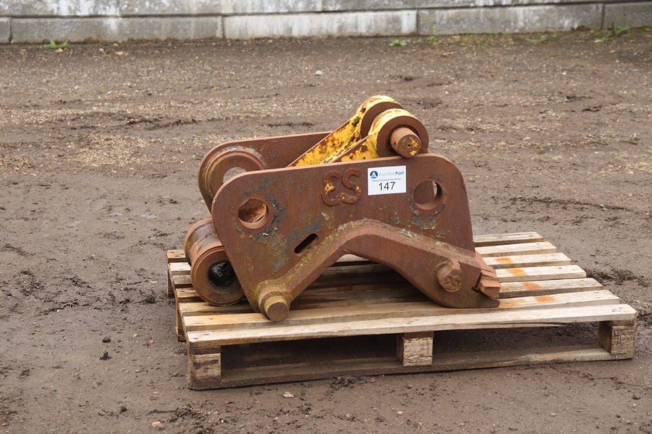 Quick coupler (attachment)