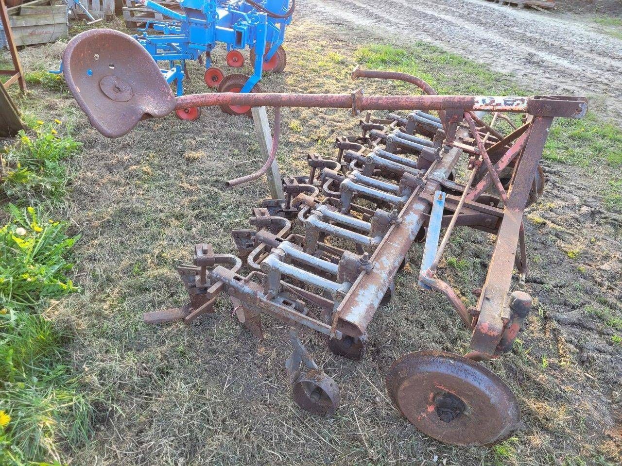 Hoeing machine