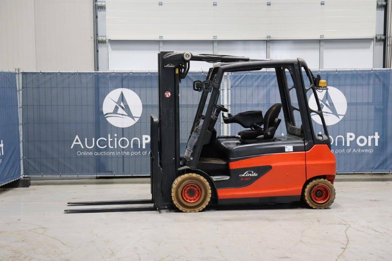 Forklift Linde E30L-01 Electric 3000kg 4.7m 2014