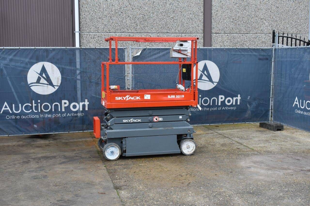 Scissor lift SkyJack SJIII 3219 Electric 7.8m