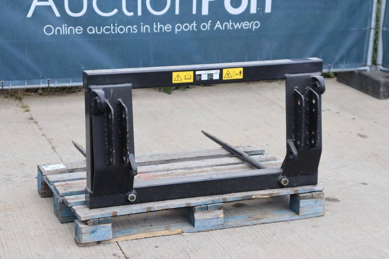 Bale spike for front loader (Margin)