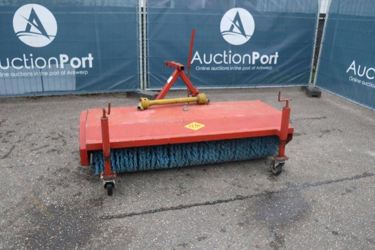 Hekamp sweeping brush attachment