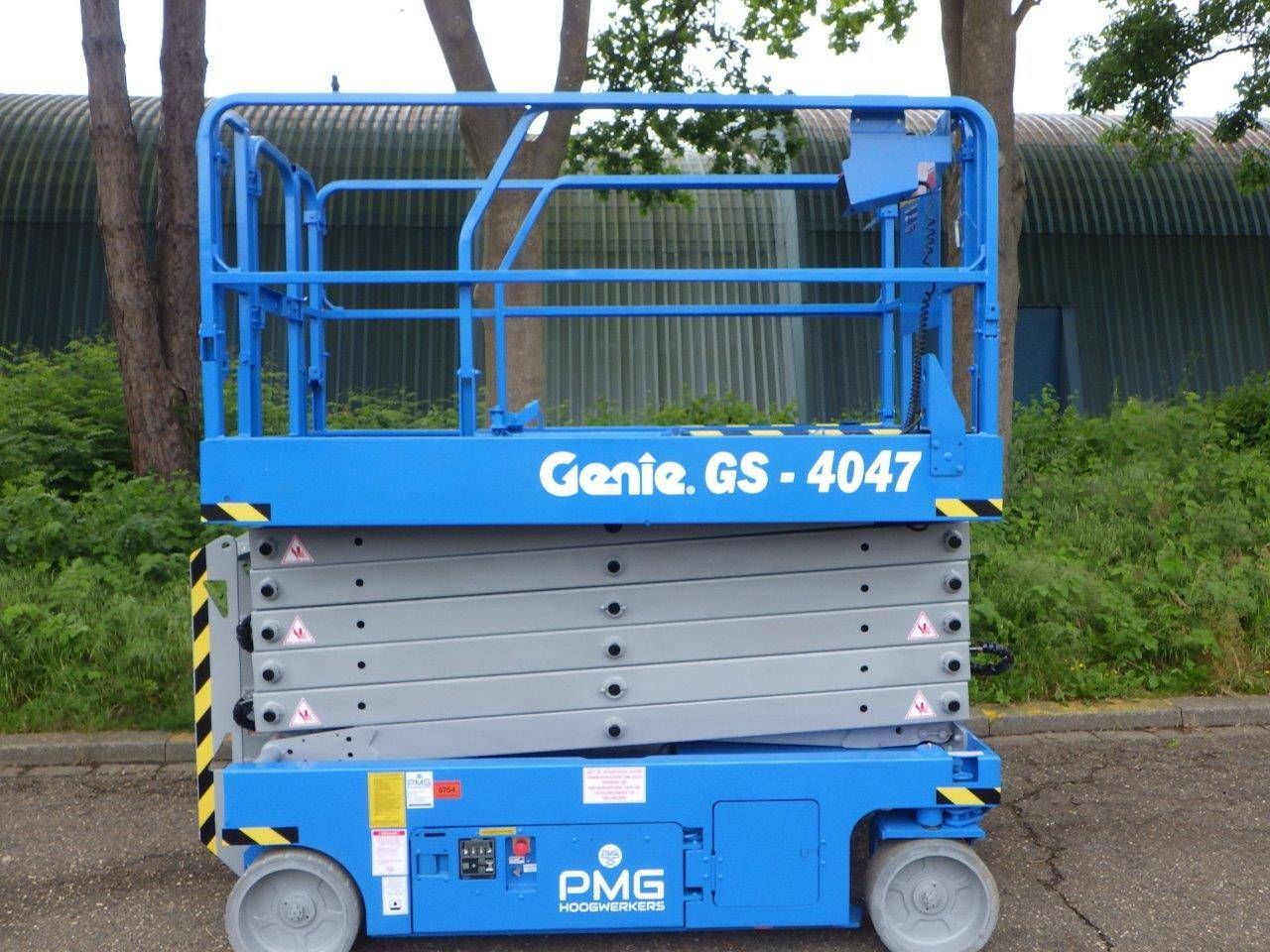 Scissor lift Genie GS-4047 Electric 13.7m 2013