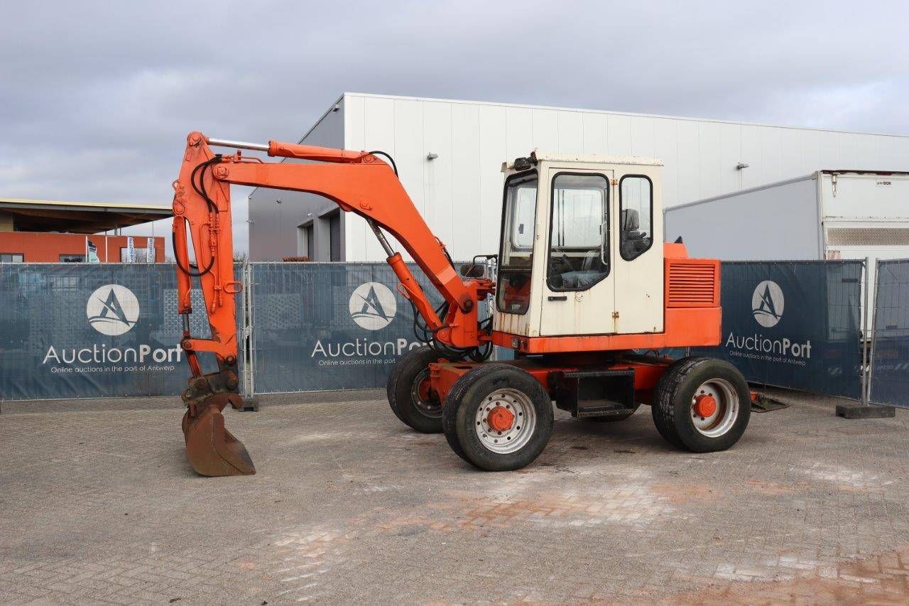 Wheel excavator Schaeff HML30 Diesel 3000kg