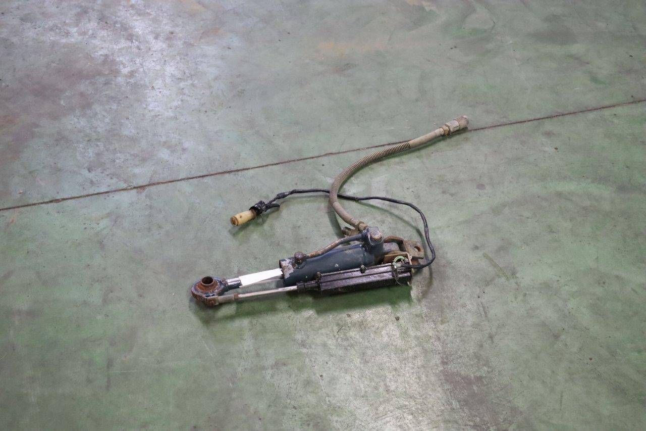 Hydraulic lifting arm