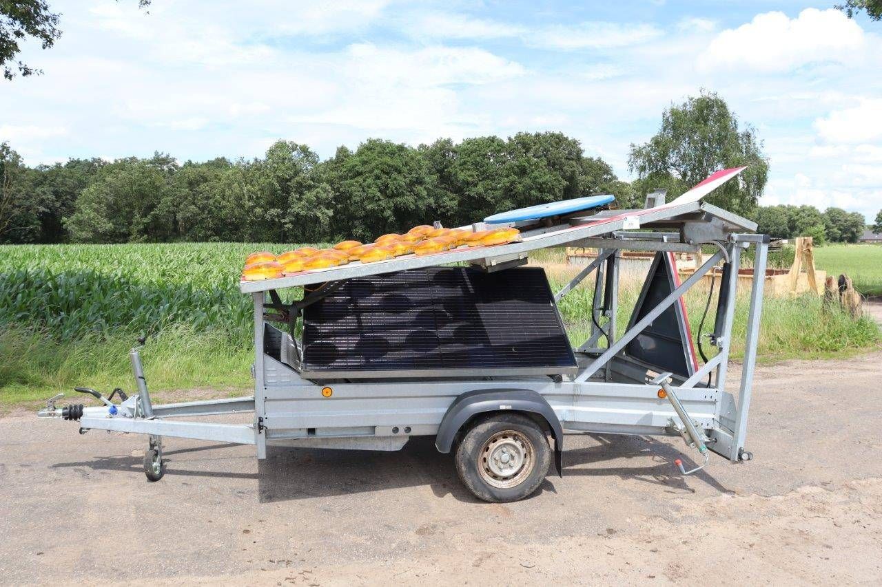 Signalling vehicle BCW D20 with solar panels