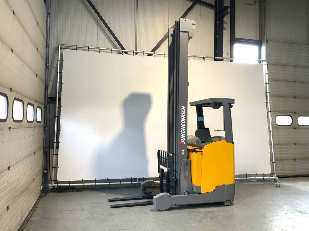 Reach truck Jungheinrich ETV 216 Electric 1400kg 9.92m 2018