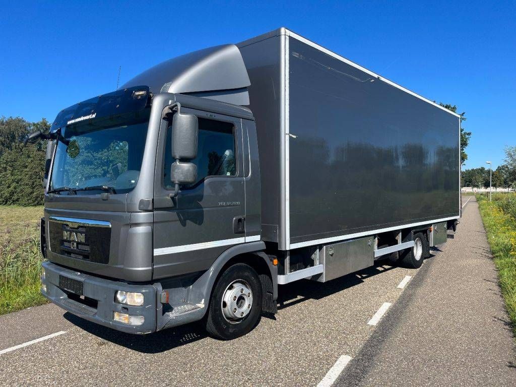 Truck MAN TGL 12.220 Diesel 220hp 2011