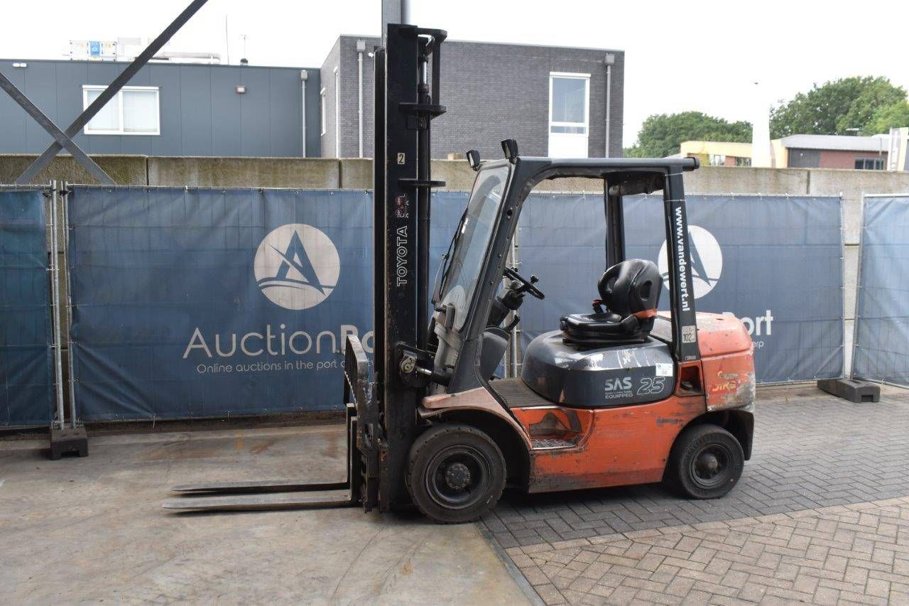 Forklift Toyota 02-7FDF25 Diesel 2500kg