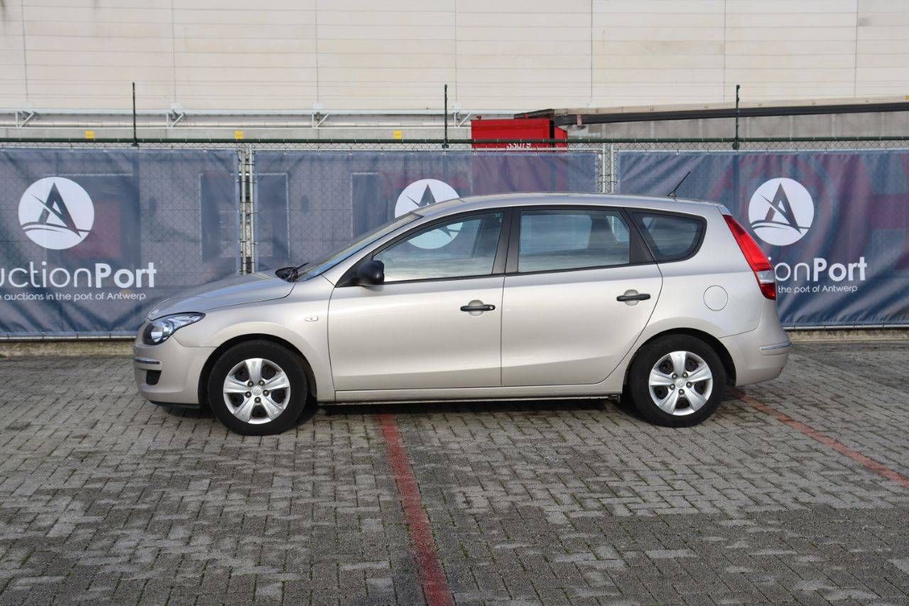 Passenger car Hyundai i30CW Petrol 109 hp 2010 (Margin)