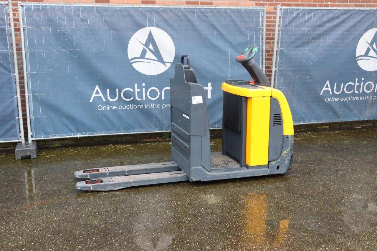 Pallet truck Jungheinrich ECE 220 Electric 2000kg