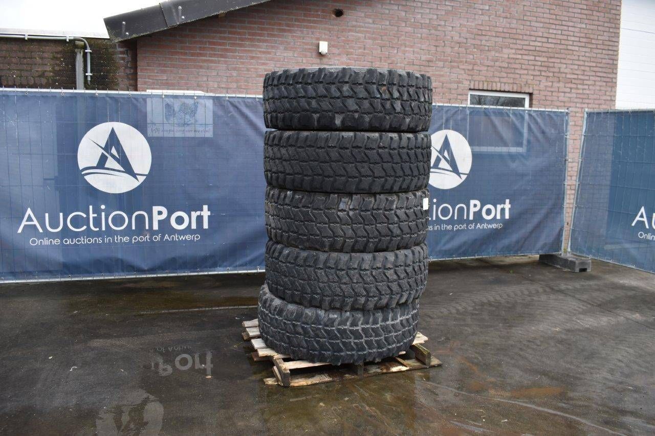 Set of tires Goodyear 395/85R20