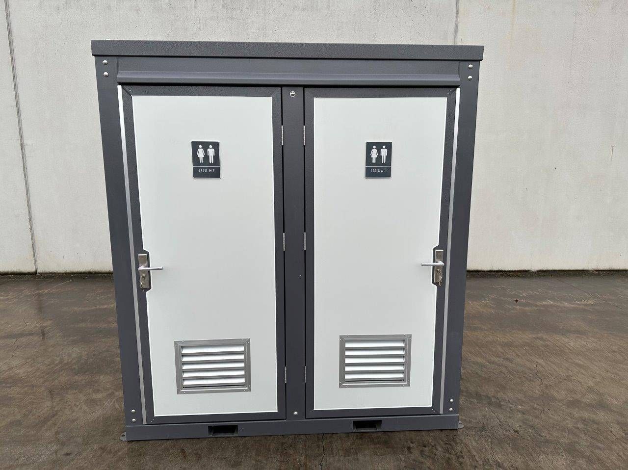 Double WC cabin
