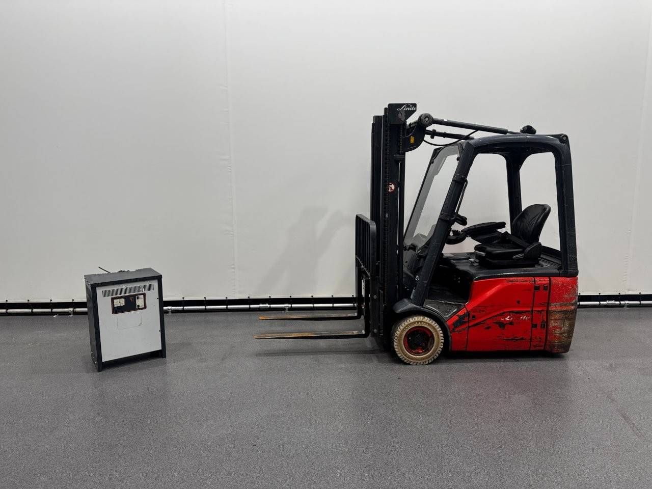 Electric forklift Linde E14-01 Electric 1400kg 3.15m 2012