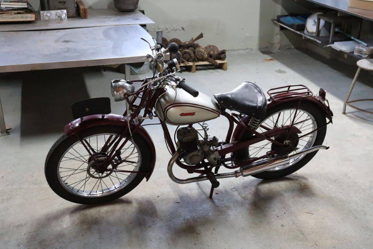 Antique Motorcycle Long-Live 1931 Gasoline (Margin)