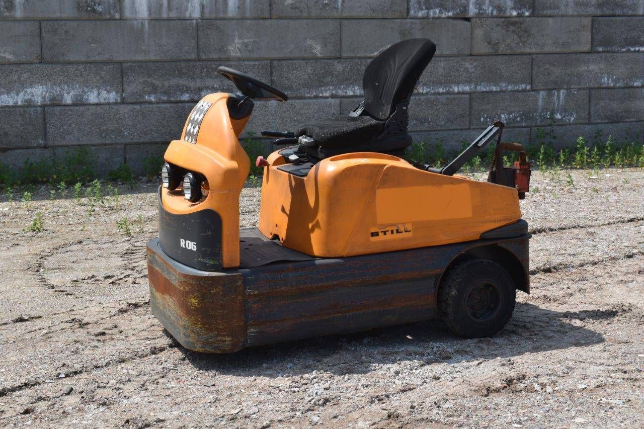 Electric tractor Still R06 