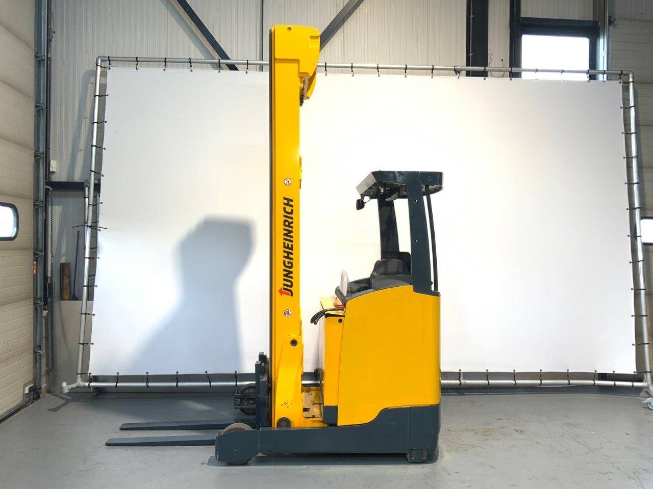 Reach truck Jungheinrich ETV 214 Electric 1400kg 8.42m 2013