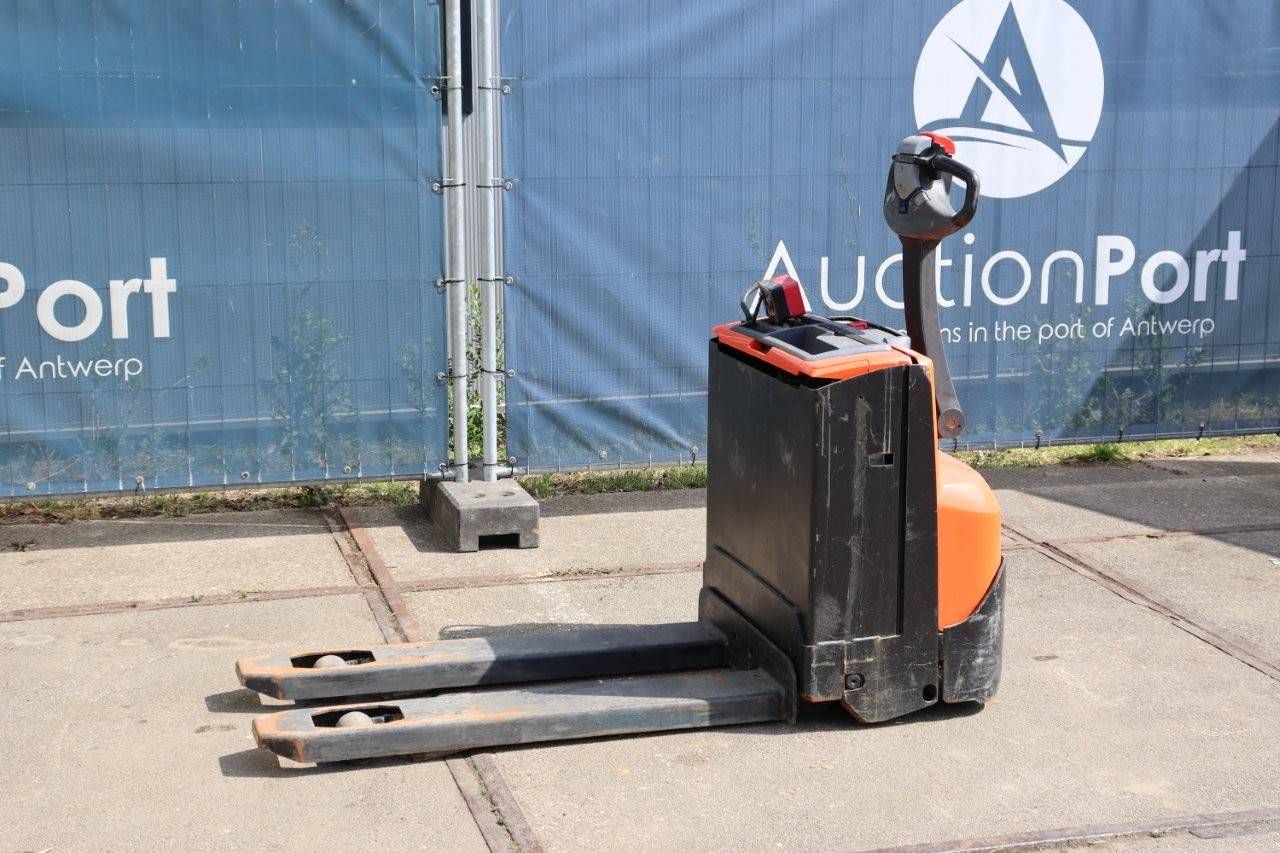 Electric pallet truck