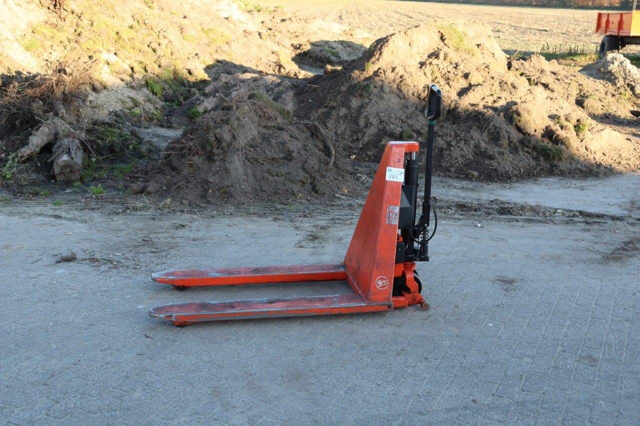 Pallet truck BT HHL100 Electric 1000kg 