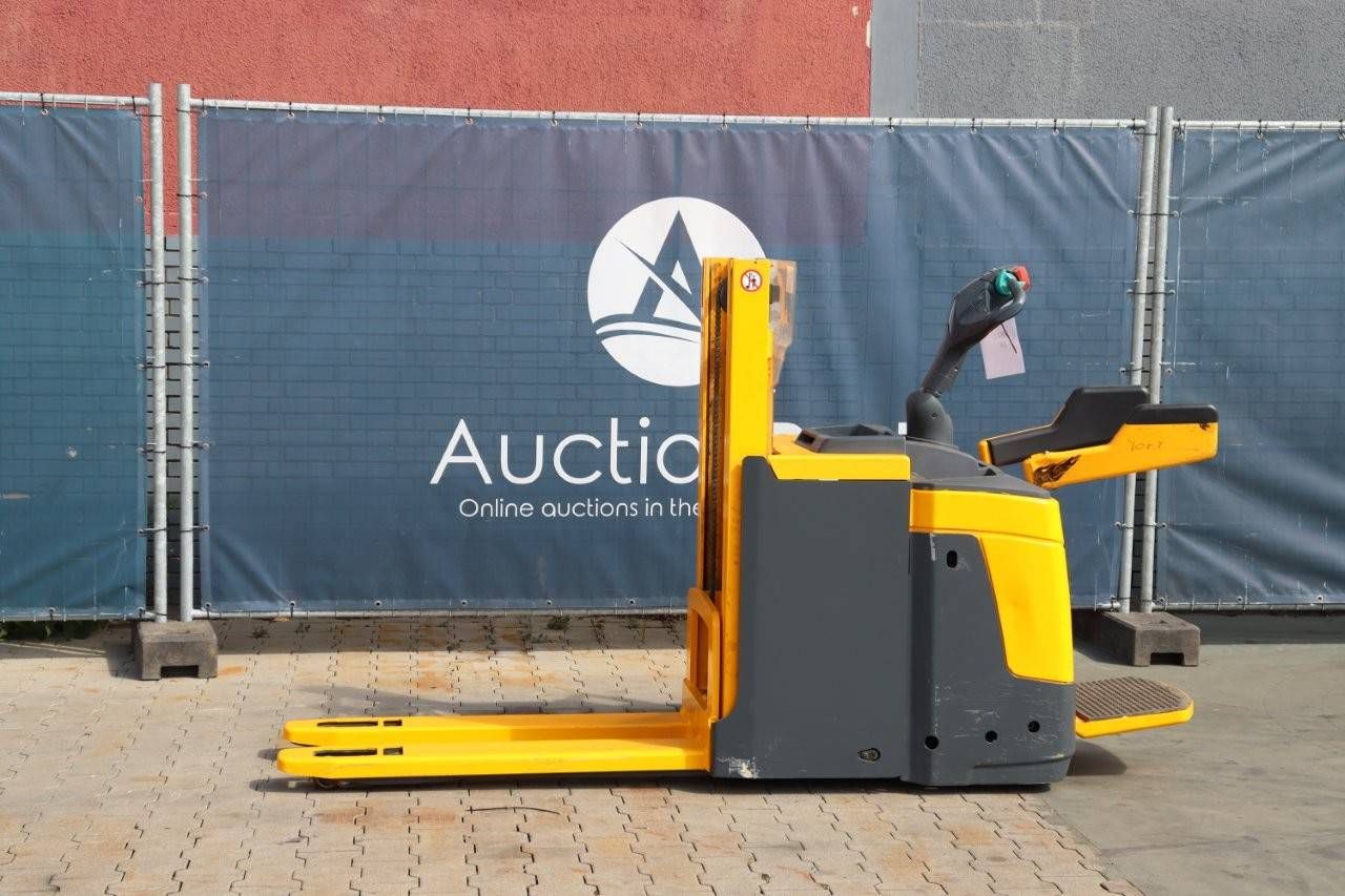 Stacker Jungheinrich Electric