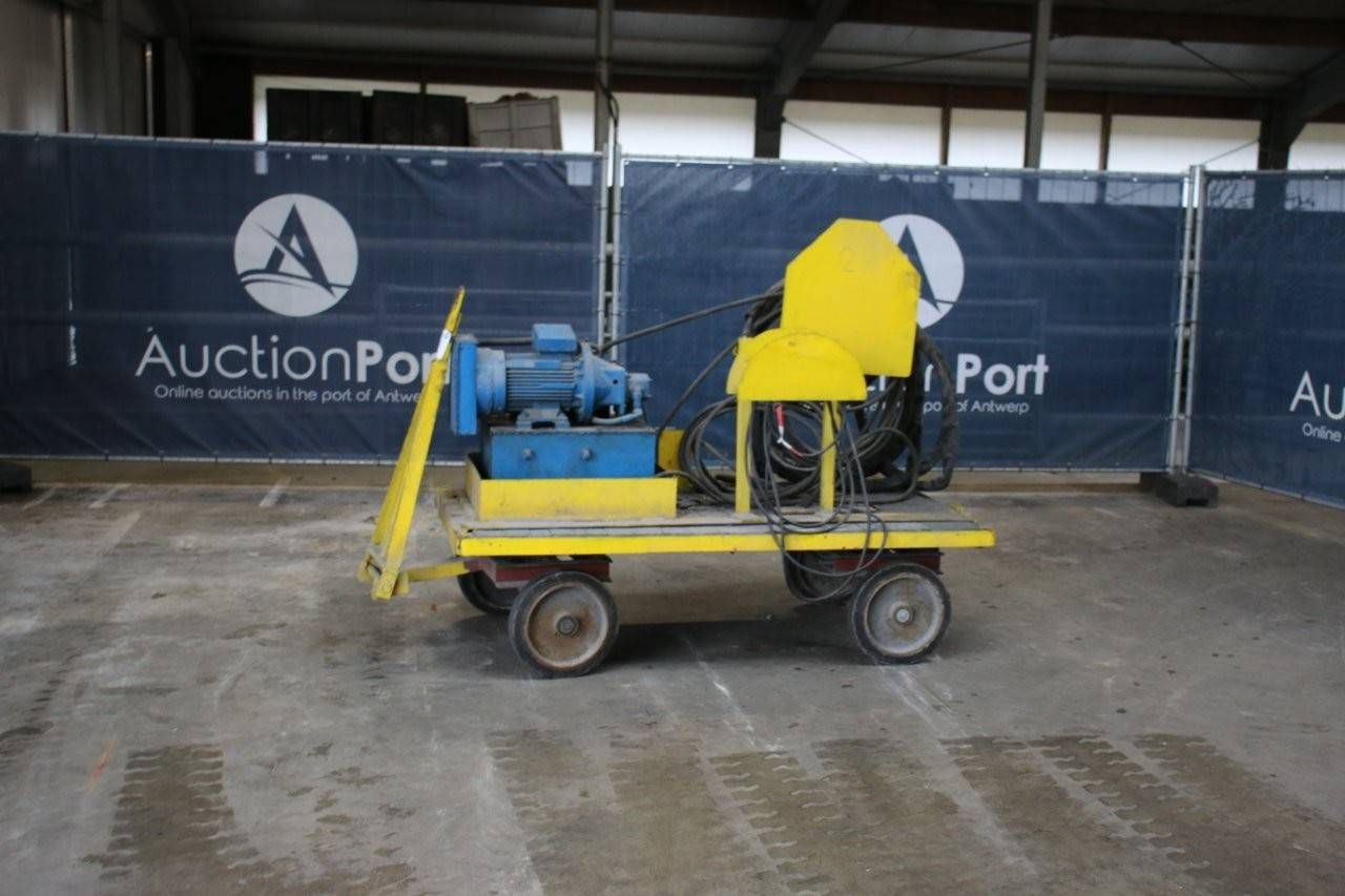 Equipment trailer
