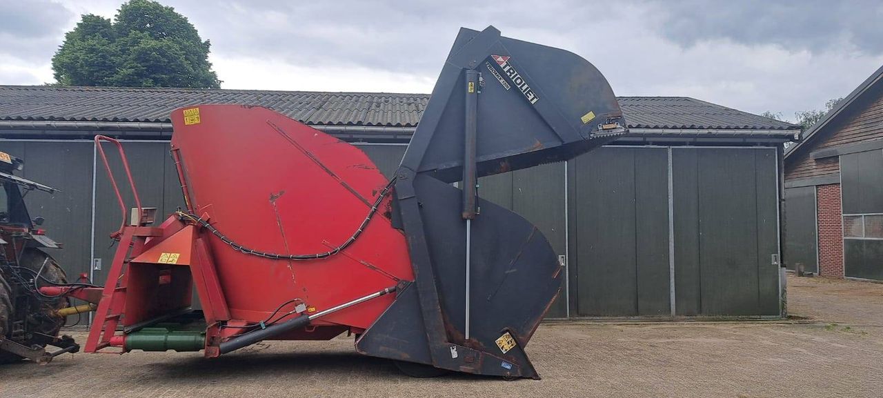 Triloiet TM-12 mixing wagon