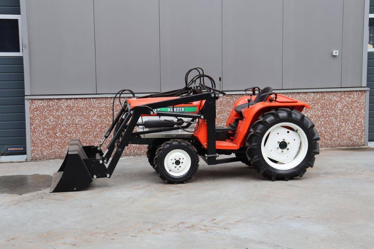 Mini tractor Kubota B1702 Diesel 17hp with front loader