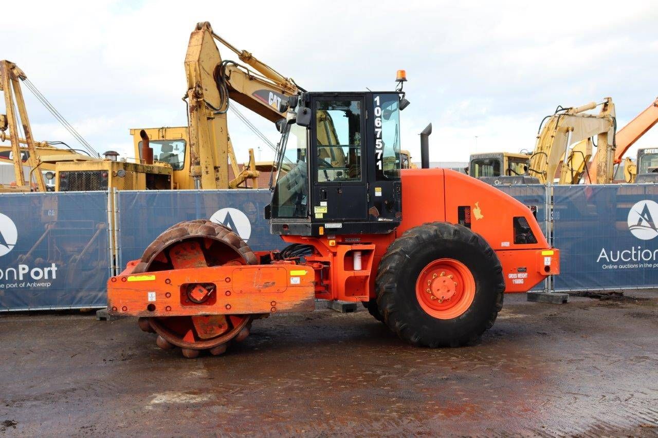 Soil roller Caterpillar CP-533E Diesel 132hp 2011 