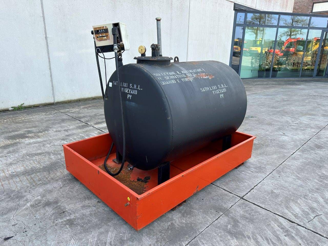 Fuel tank with pump 3000L