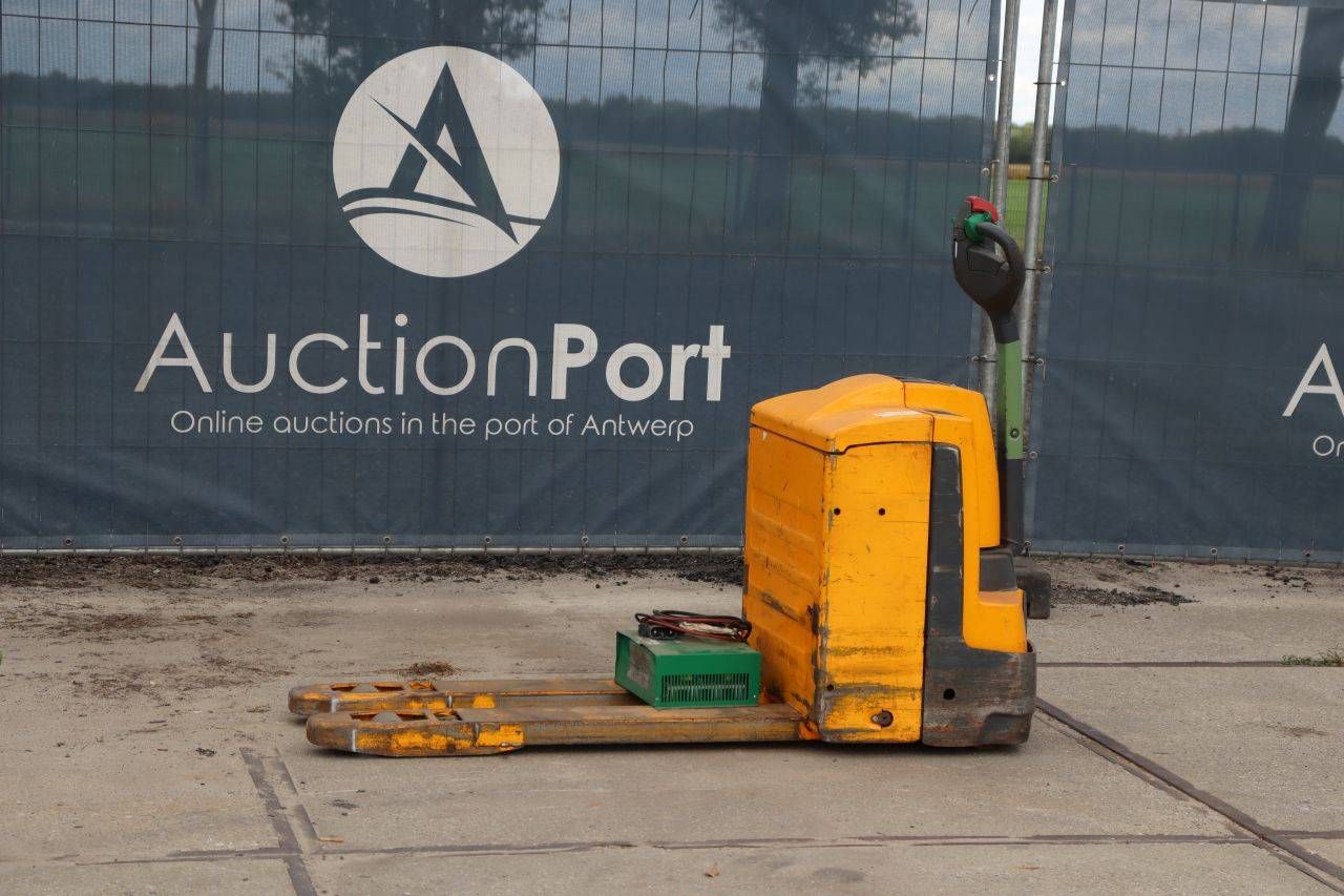 Pallet truck Jungheinrich EJE 220 Electric 2000kg 2013