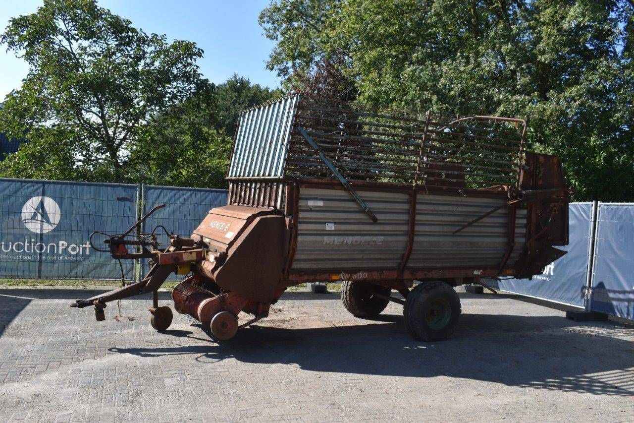 Mengele AW300 self-loading wagon