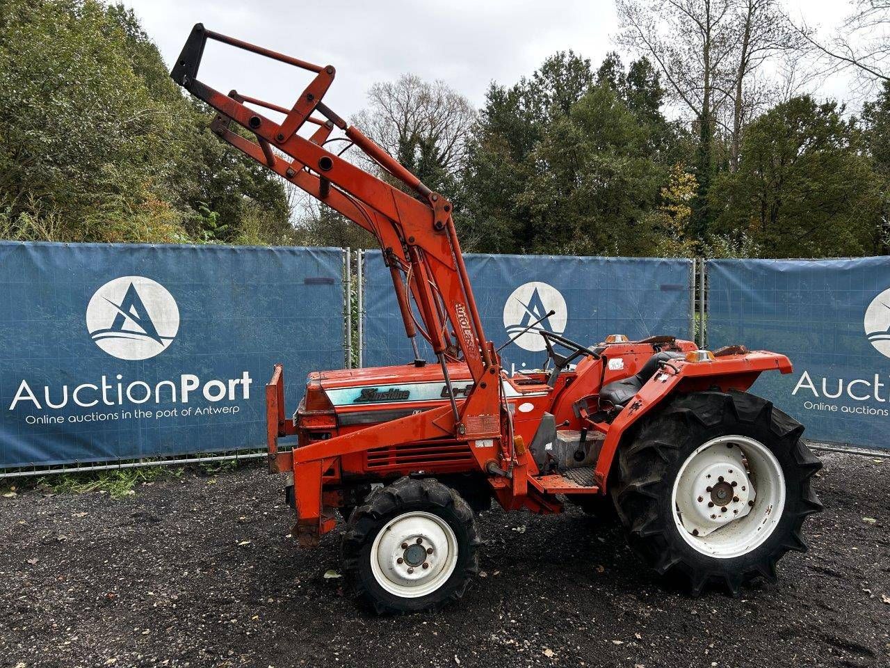 Mini tractor Kubota L1-265 Diesel 26hp with front loader