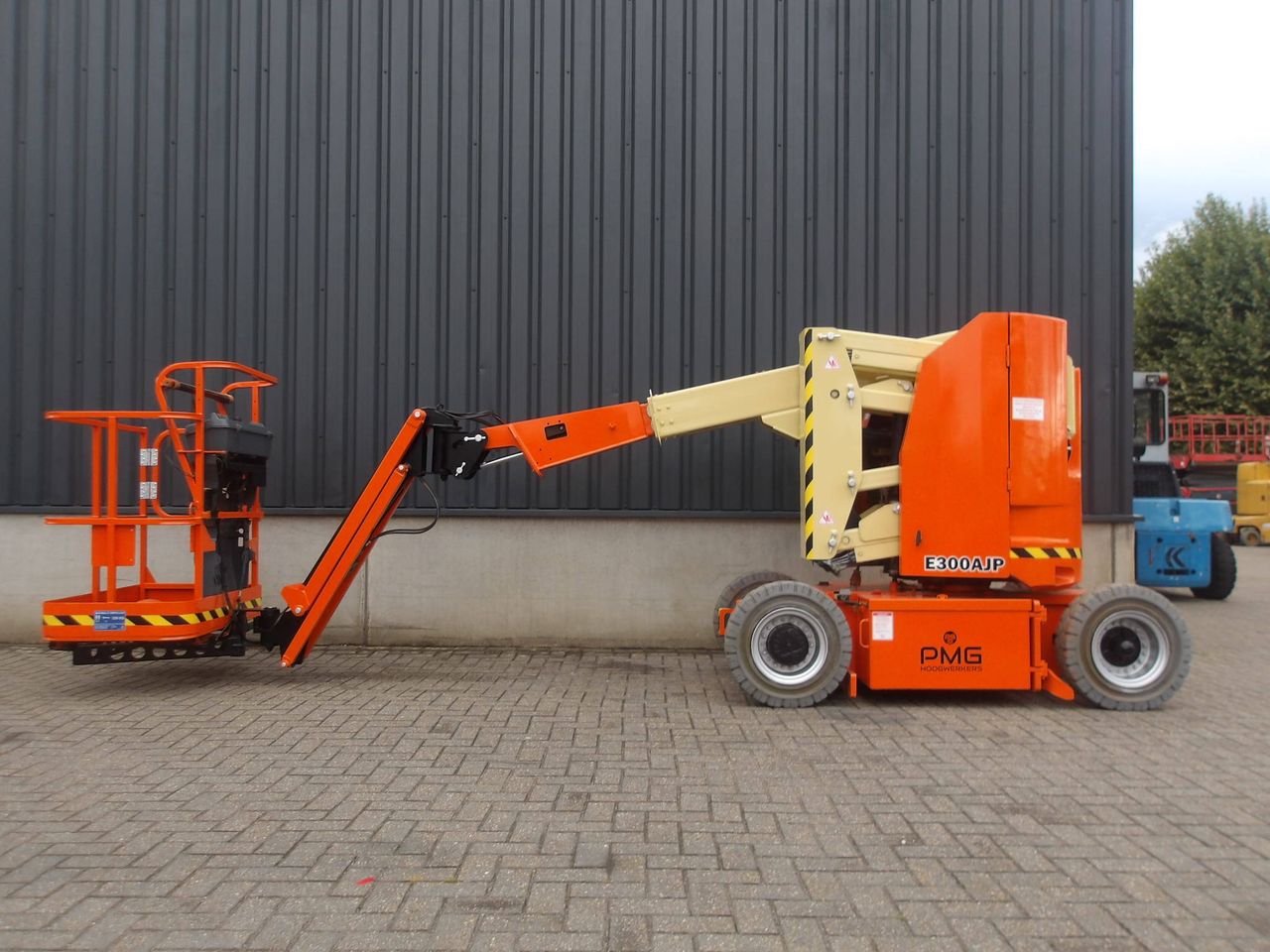 Nacelle élévatrice articulée électrique JLG E300AJP 11,19 m 2015