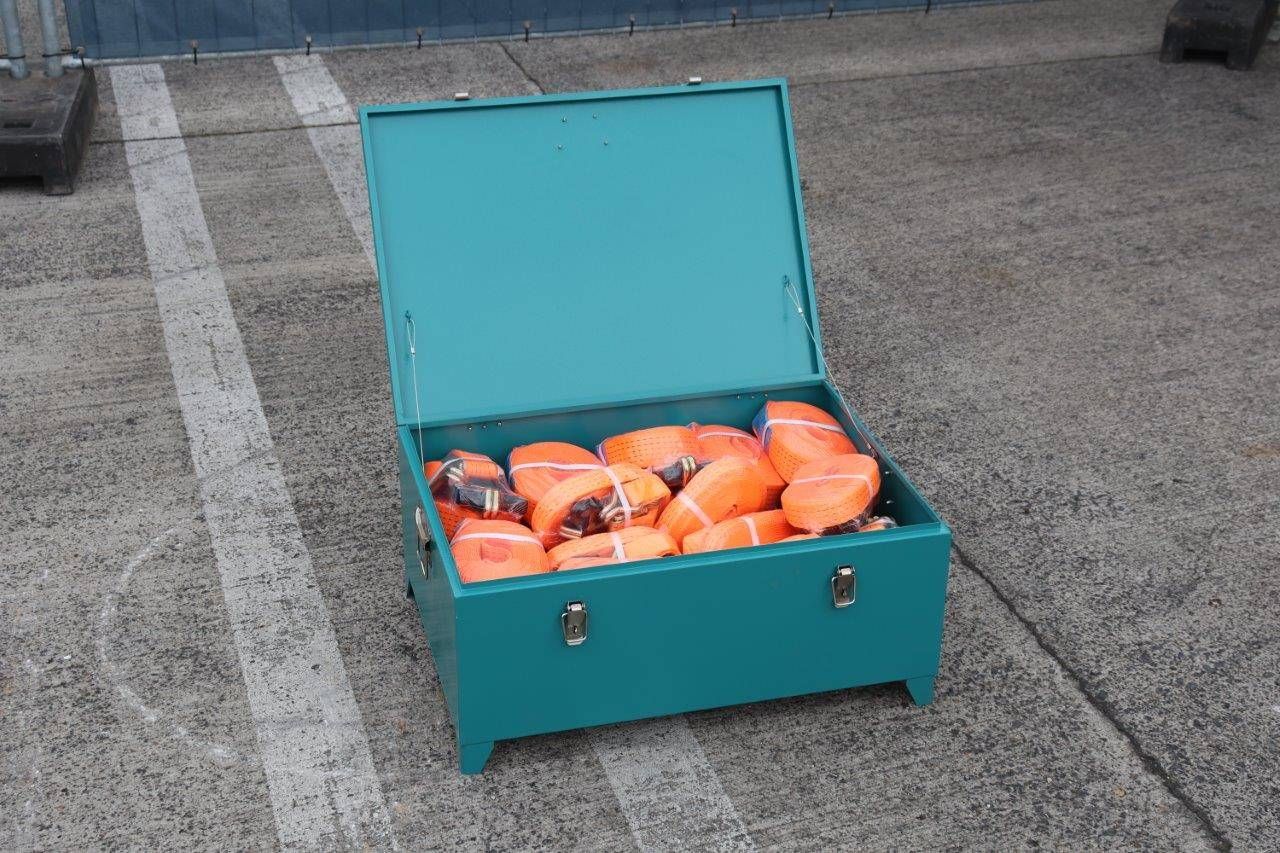 Box with tension straps 8.23m 16 pieces 5T; 8 pieces 2.5T New