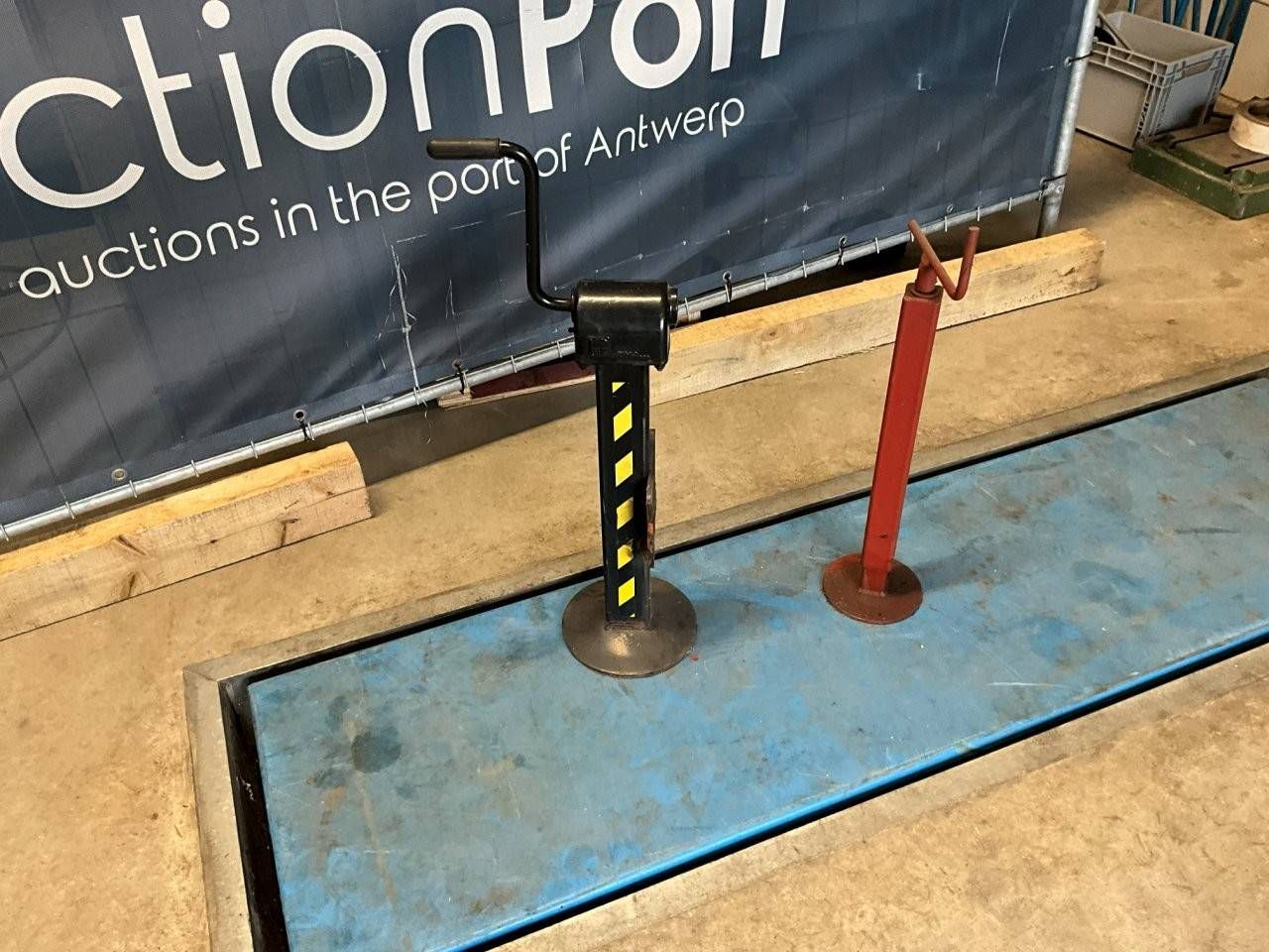 Set of support legs