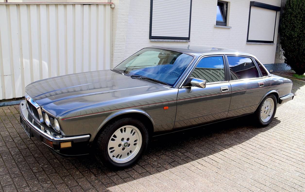 Jaguar XJ12 petrol 1994 (Margin)
