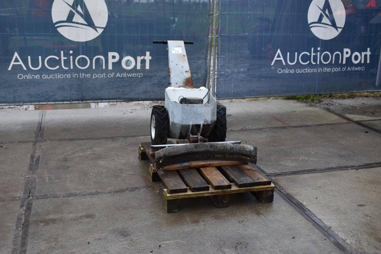 Electric snow plow