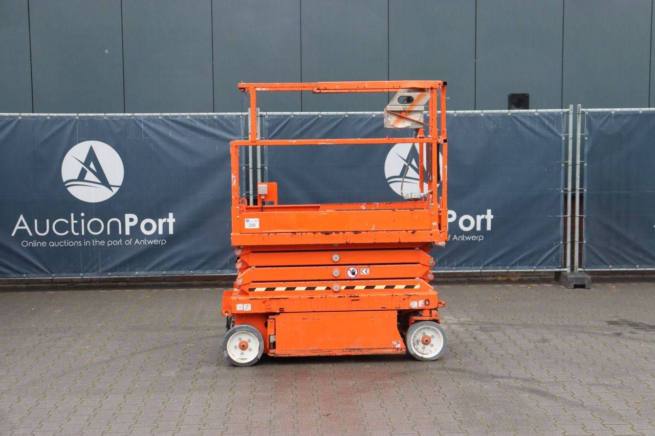 Skyjack SJ16 Electric Scissor Lift 2010