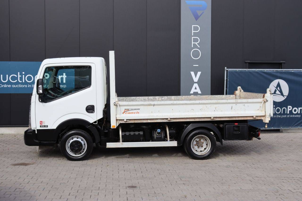 Autocarro con pianale (camion) Nissan NT400 Diesel