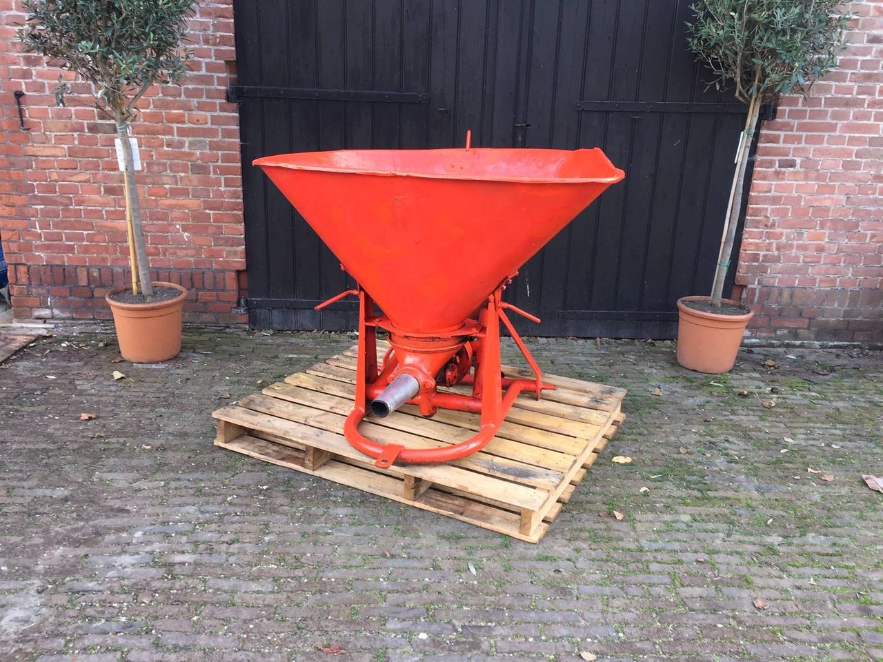 Fertilizer spreader (Margin)