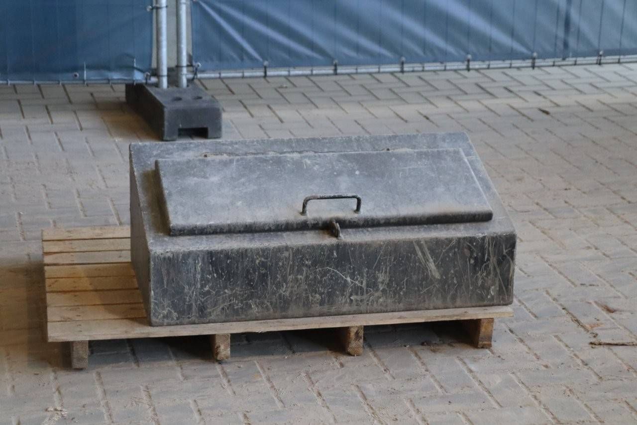 Material bin